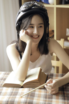 小不点爱吃肉混JIN